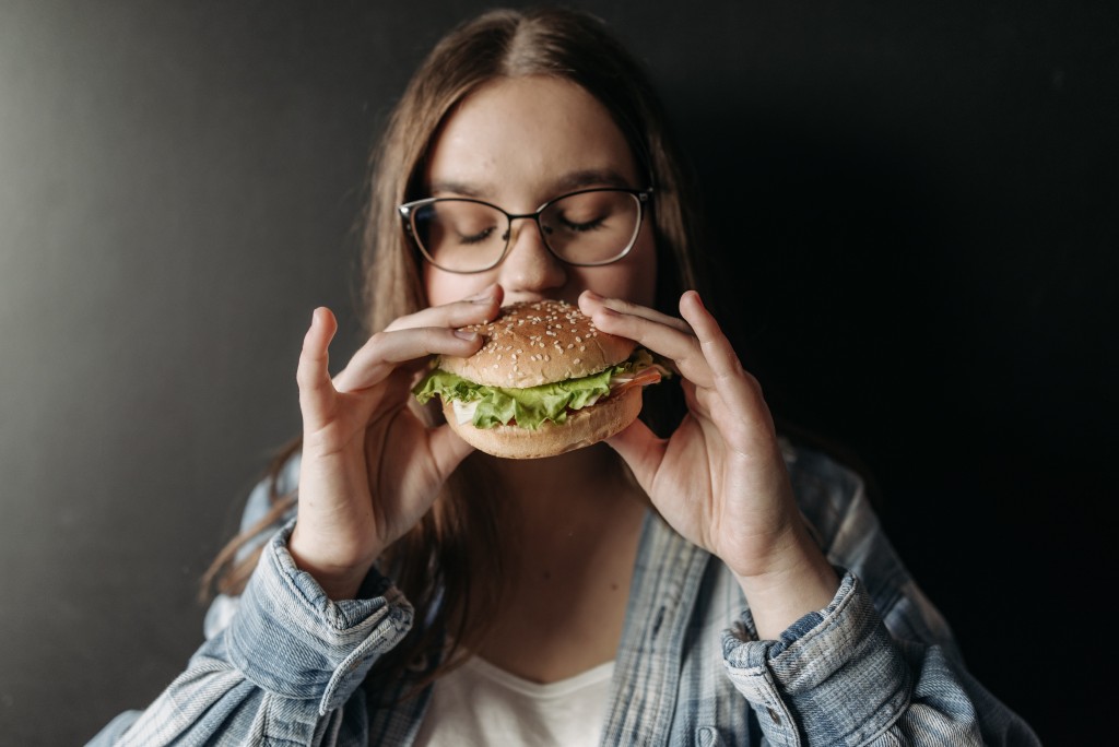How can meditation help with eating disorders